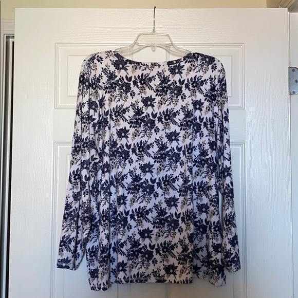 Liz Claiborne Top - Picture 2 of 3